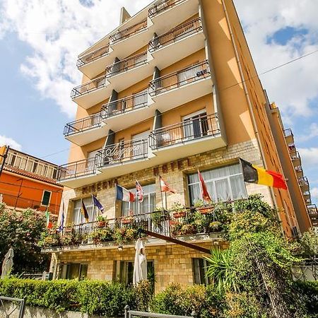 Hotel Minerva Pietra Ligure Exterior photo