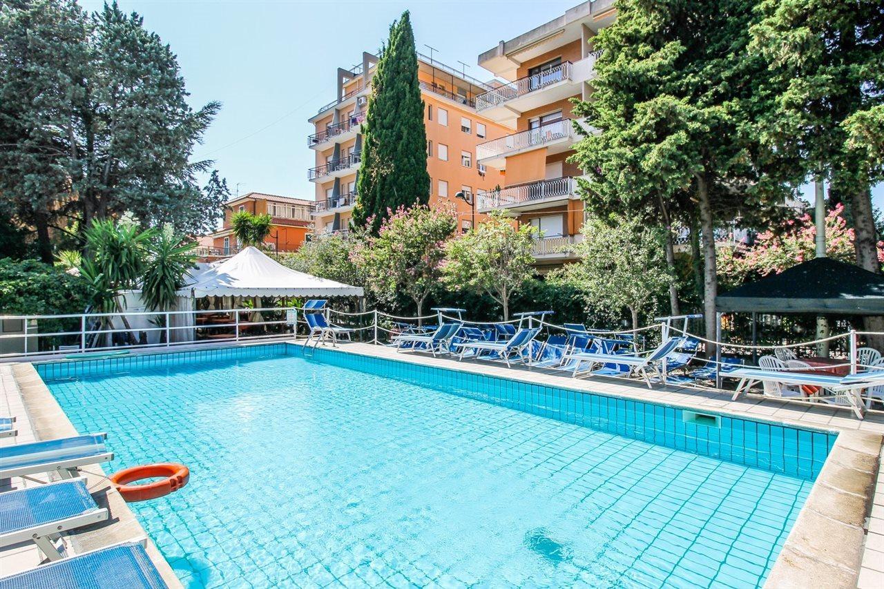 Hotel Minerva Pietra Ligure Exterior photo