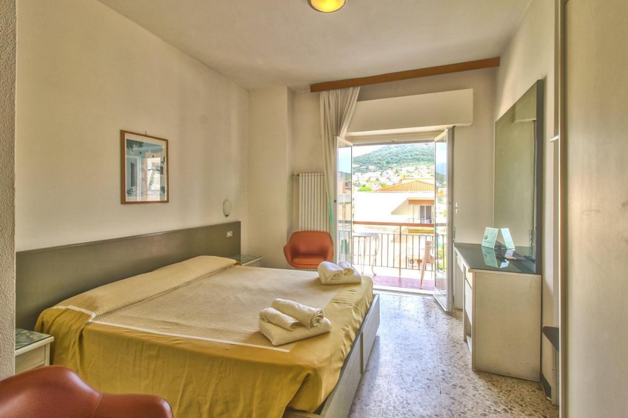 Hotel Minerva Pietra Ligure Exterior photo